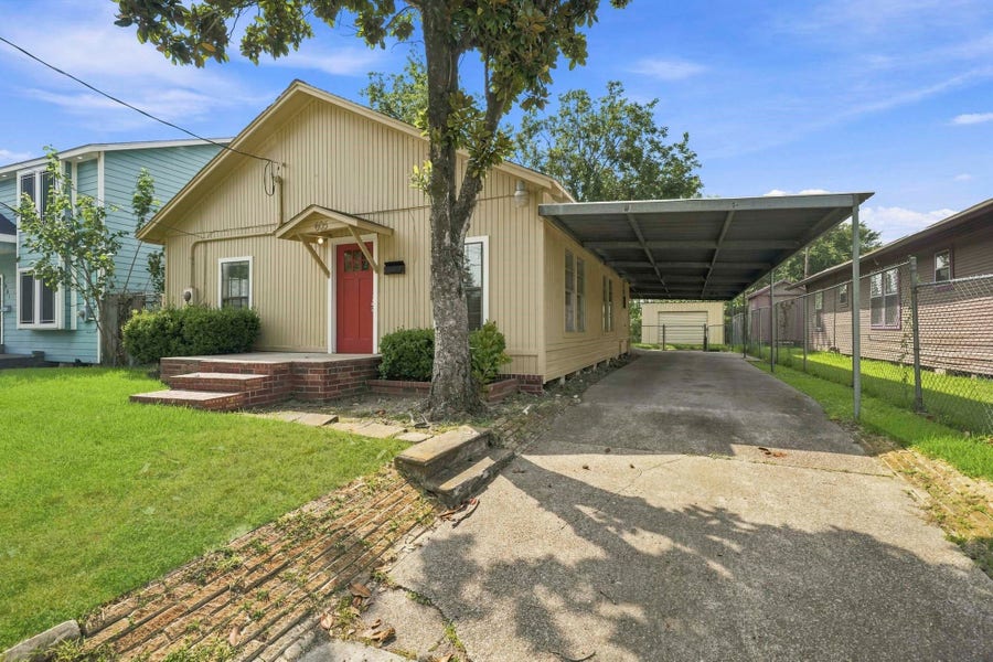 Property photo for 605 W Cleveland Street, Baytown, TX