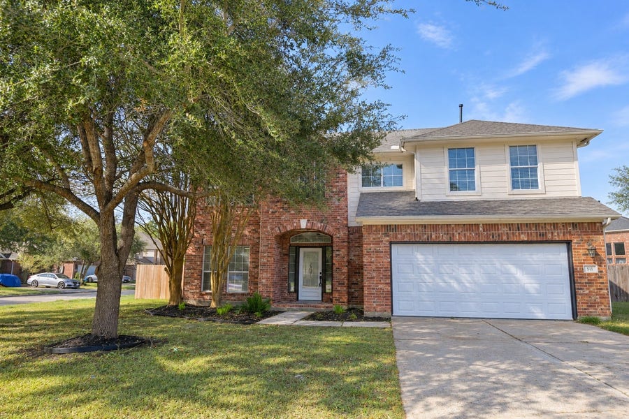 Property photo for 511 Briscoe Circle, Dickinson, TX