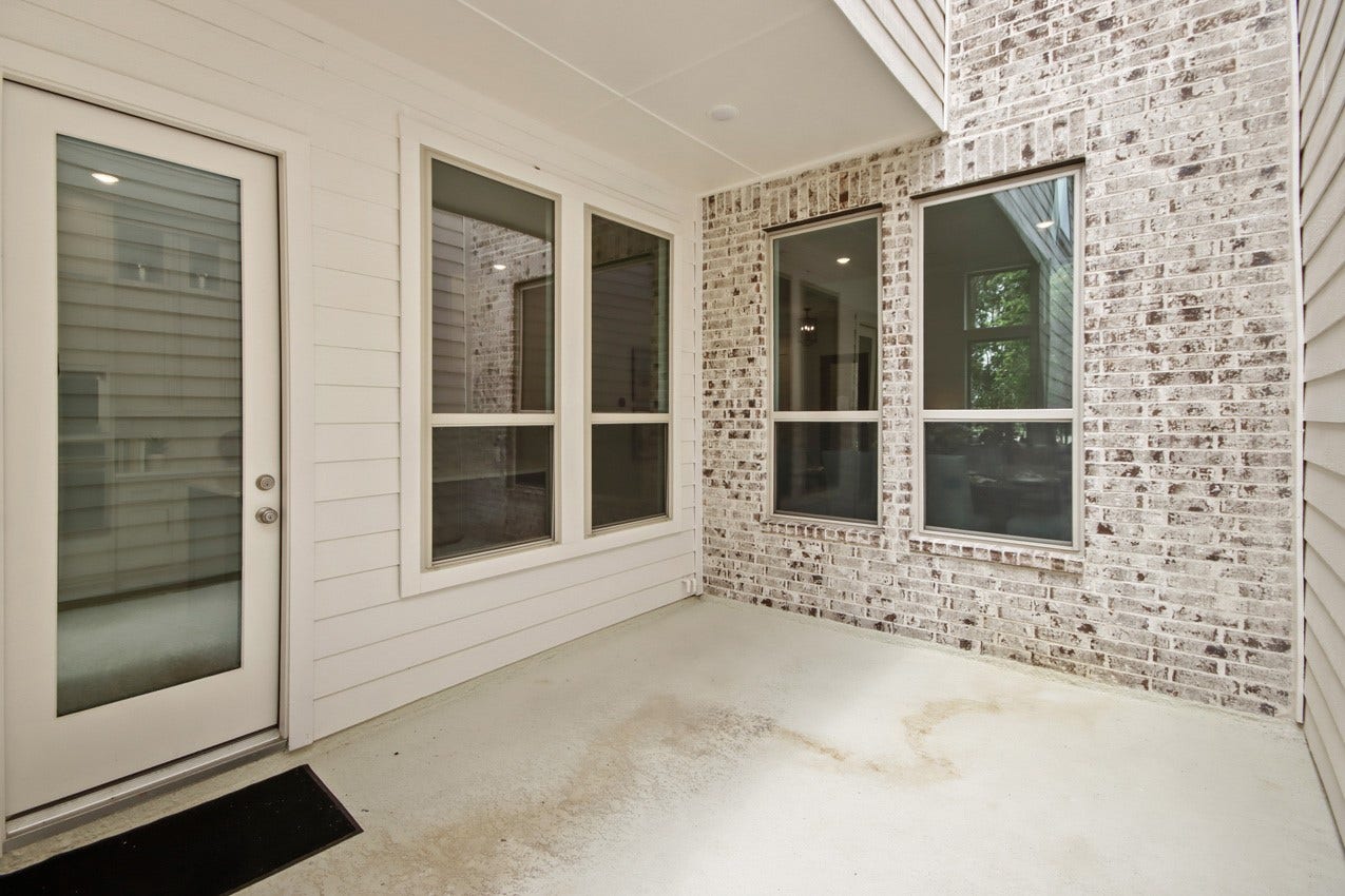 413 Meadows Peak Lane, Montgomery, TX 77316 Private outdoor patio