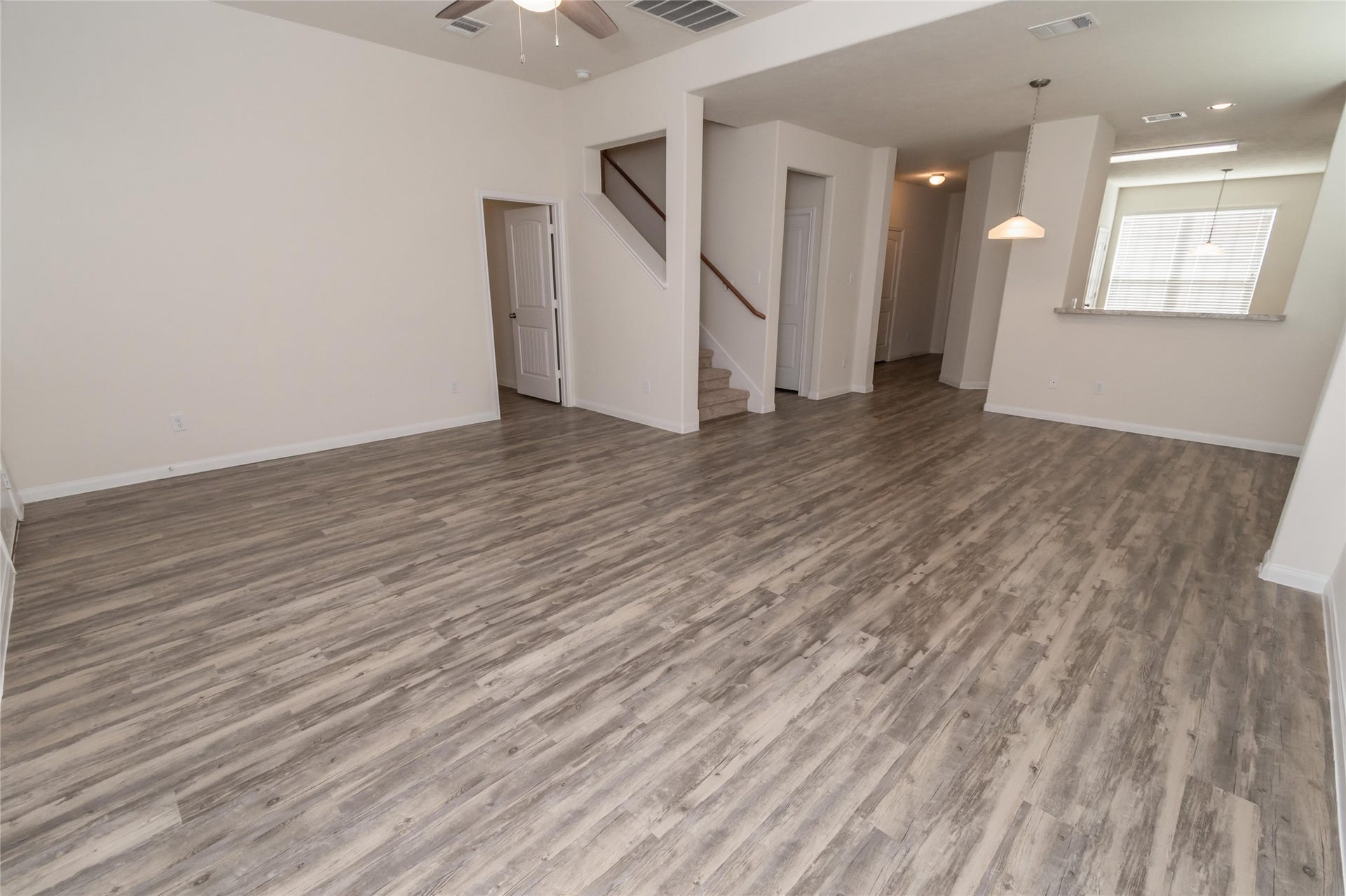73 Santa Barbara Drive, Manvel, TX 77578 Photos may be representative of the floor plan and not the exact home. Finishes, layout, and features of the actual property for lease may vary.