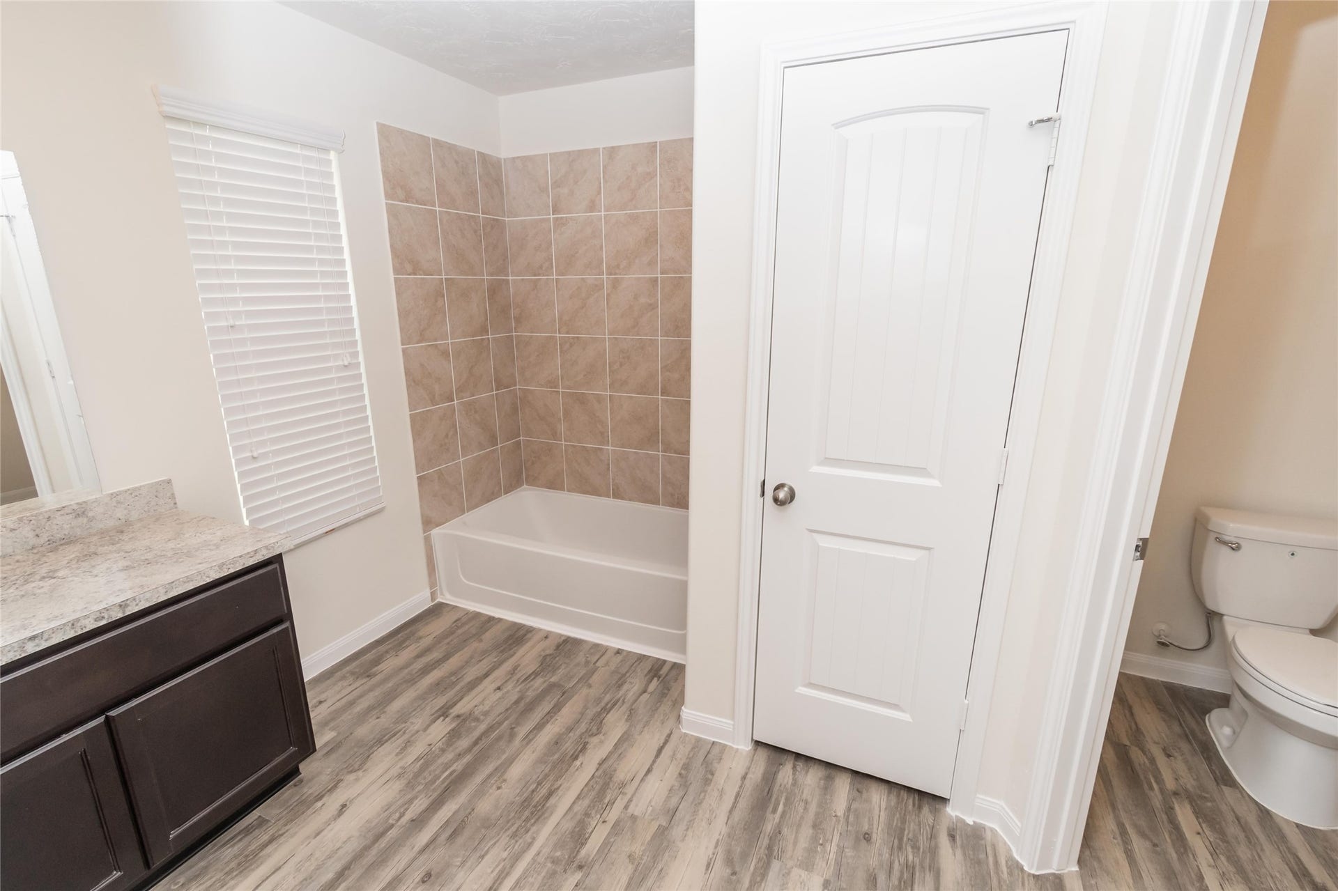 73 Santa Barbara Drive, Manvel, TX 77578 Photos may be representative of the floor plan and not the exact home. Finishes, layout, and features of the actual property for lease may vary.