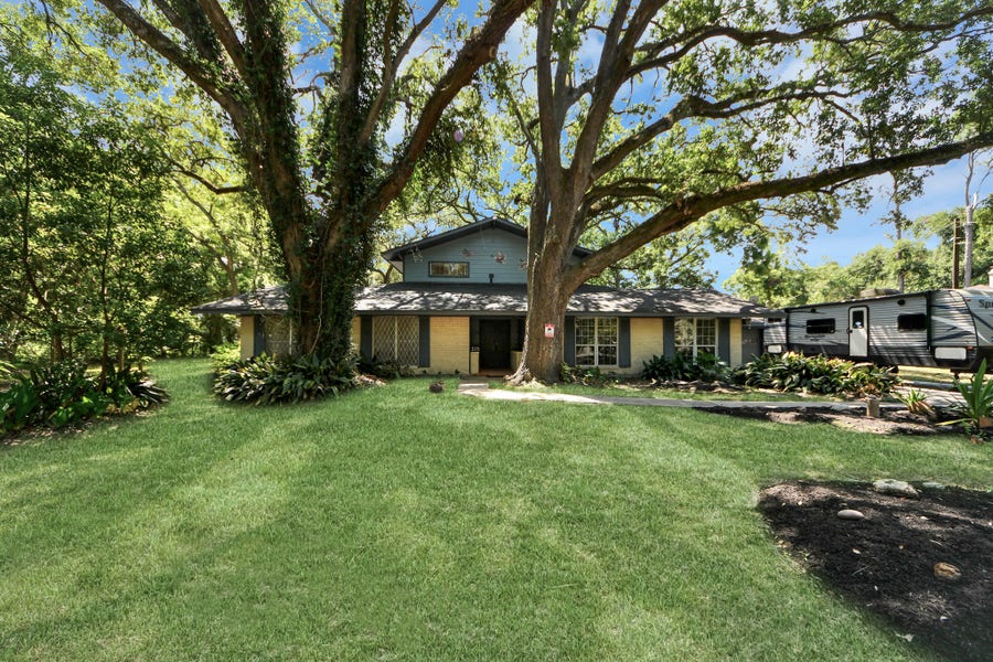 Property photo for 215 Hardy Street, Bacliff, TX