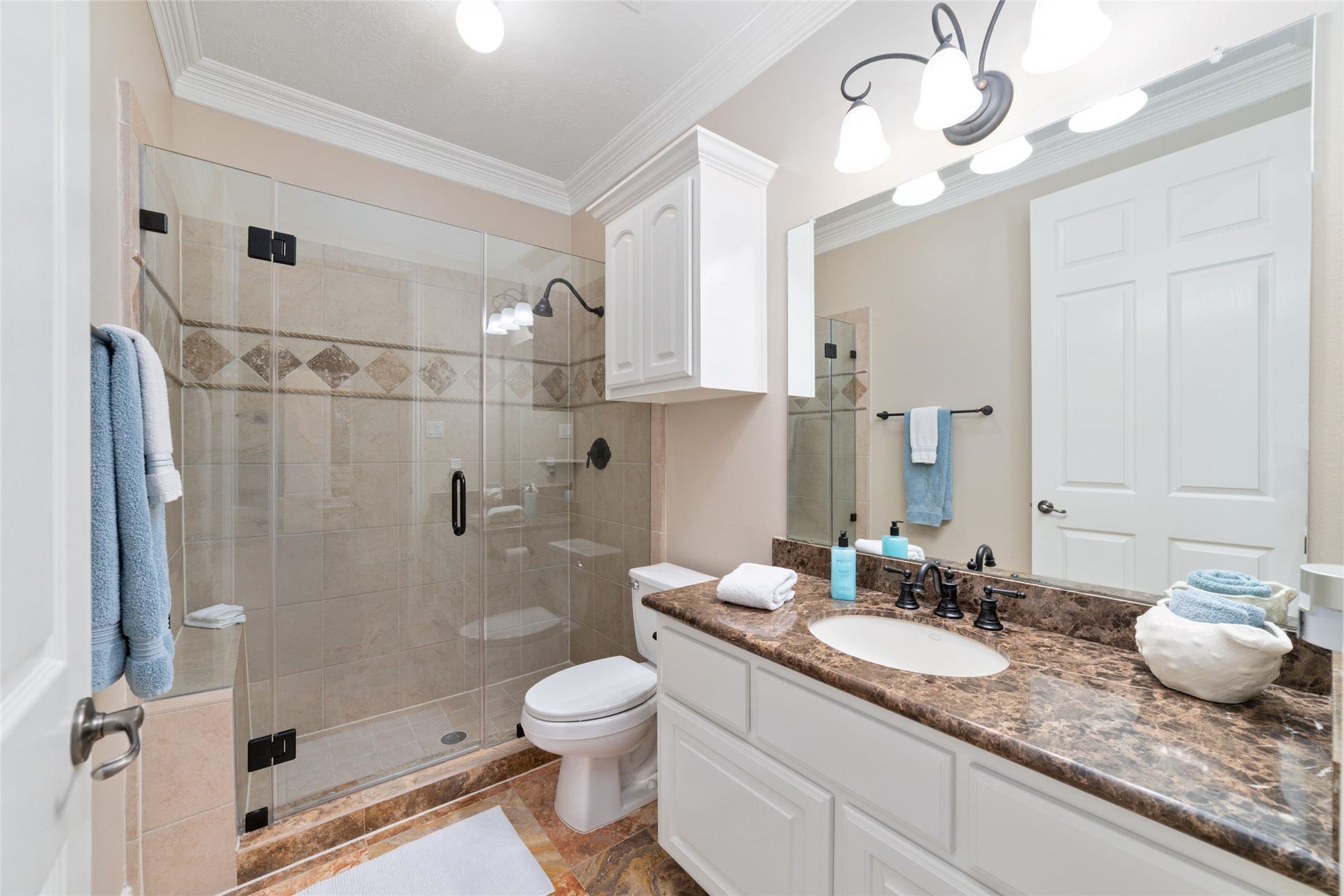 Secondary full bathroom on the first floor