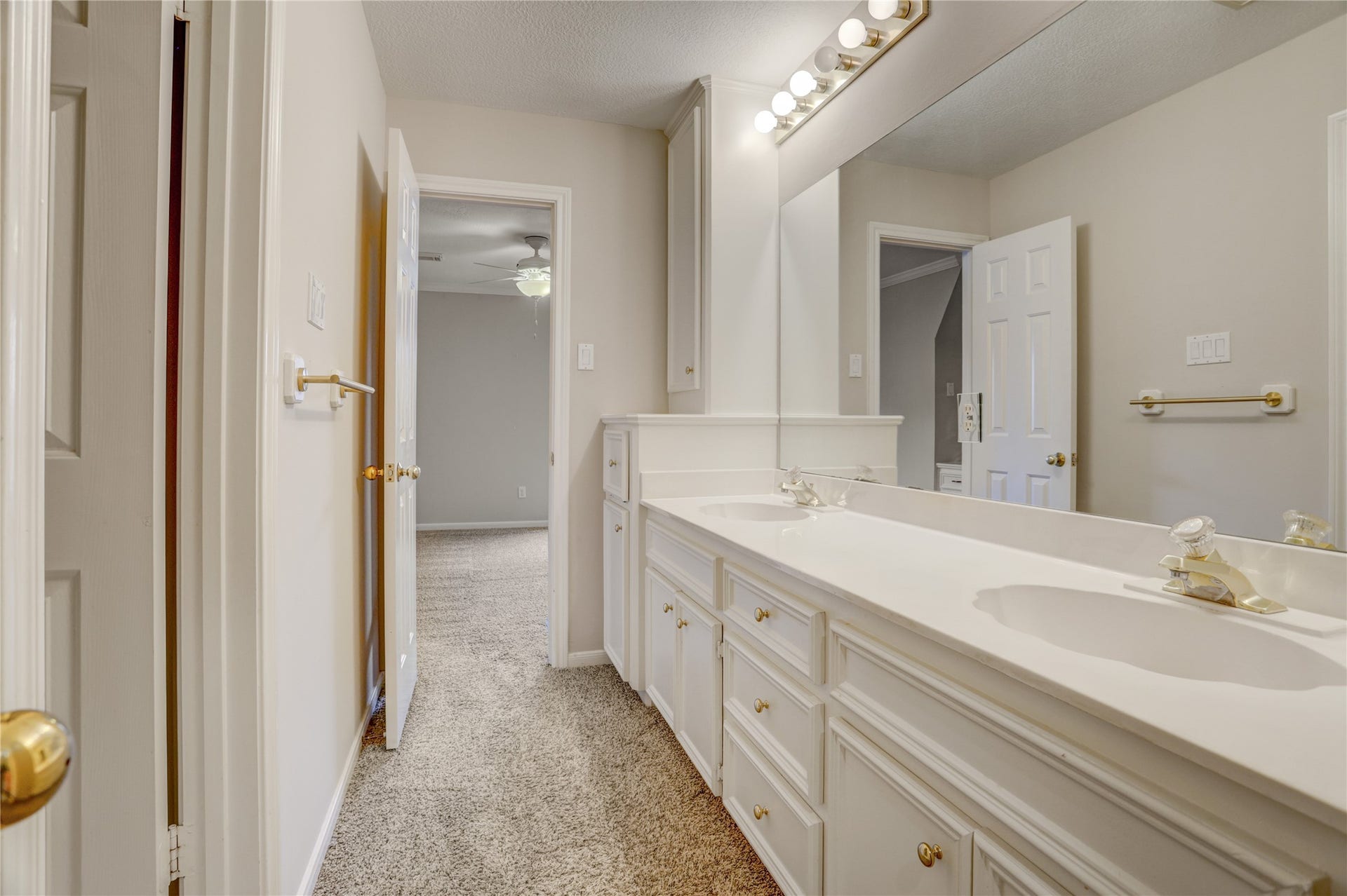 45 Ambleside Crescent Drive, Sugar Land, TX 77479