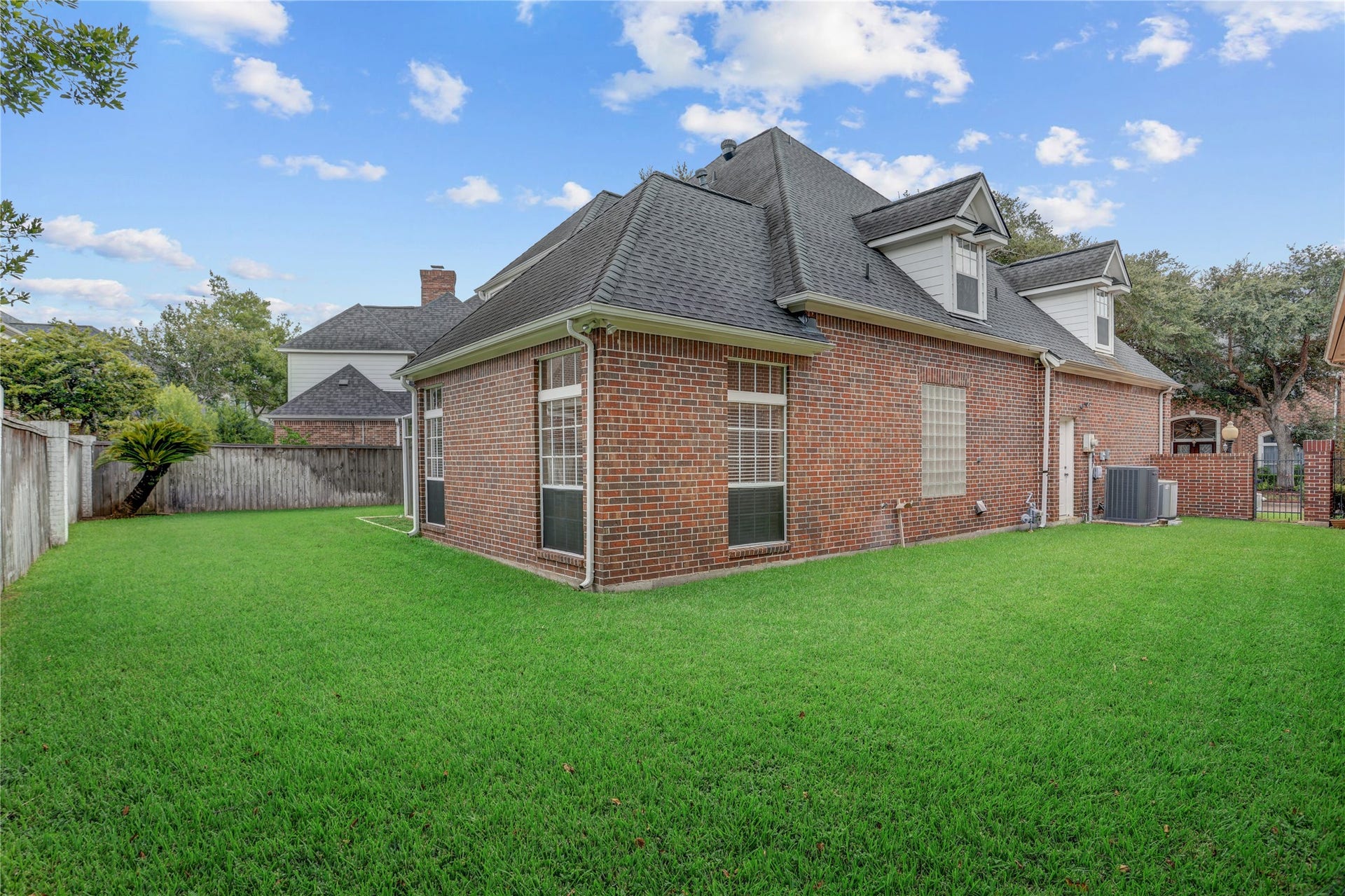 45 Ambleside Crescent Drive, Sugar Land, TX 77479