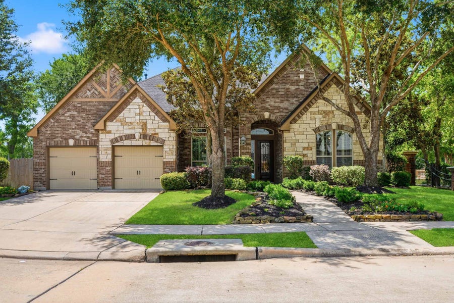 Property photo for 34 Lost Oak Court, Missouri City, TX