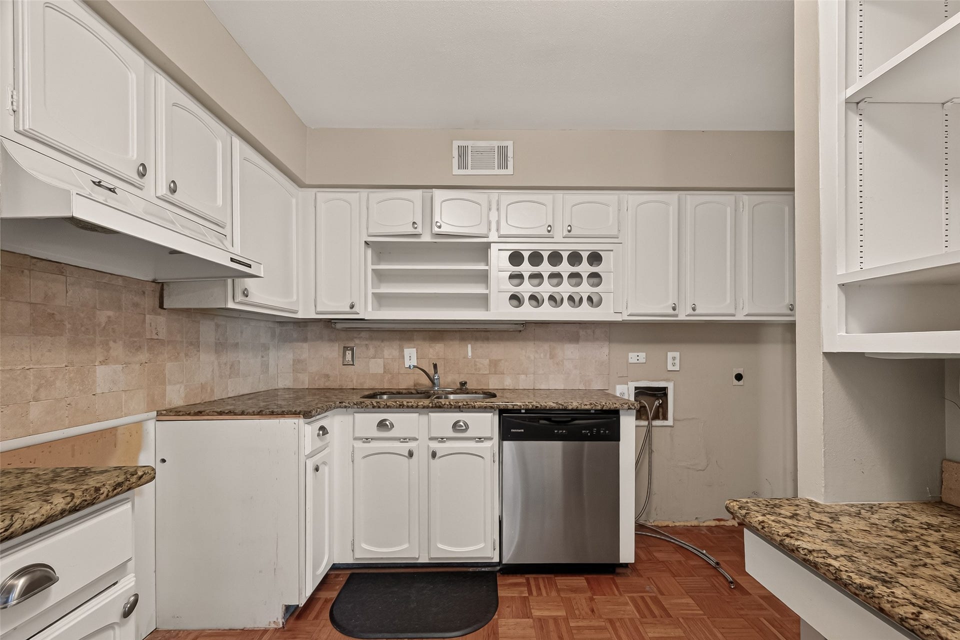 408 N Post Oak Lane, #408, Houston, TX 77024