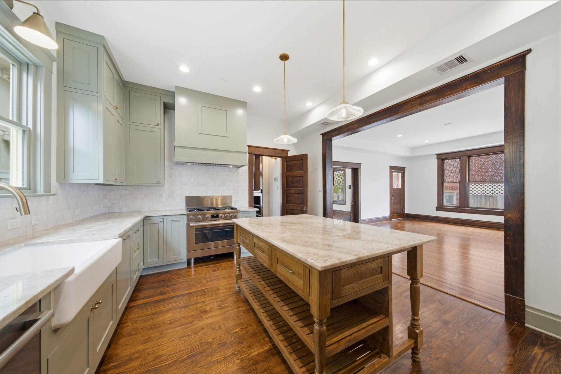 404 Avondale Street, Houston, TX 77006 Elegant cabinetry, a spacious island, and stainless steel appliances seamlessly flows into an inviting open living area with rich hardwood floors and ample natural light.