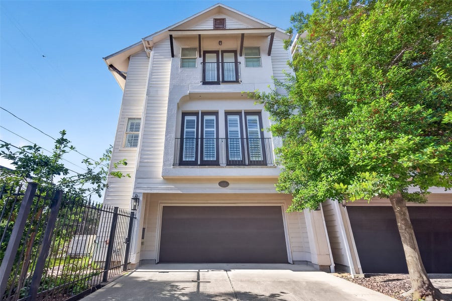 Property photo for 1102 W 15th Street, Houston, TX