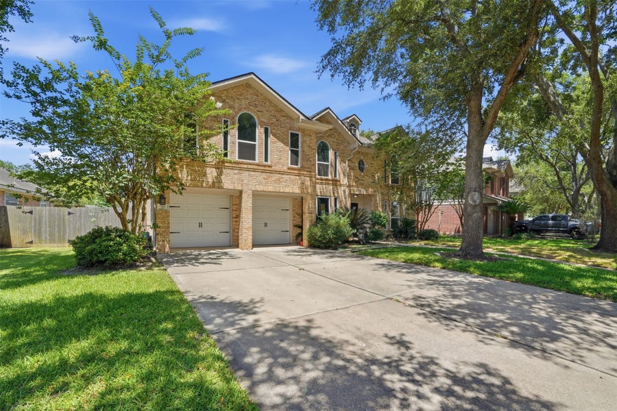 Property photo for 318 Indian Summer Drive, Sugar Land, TX