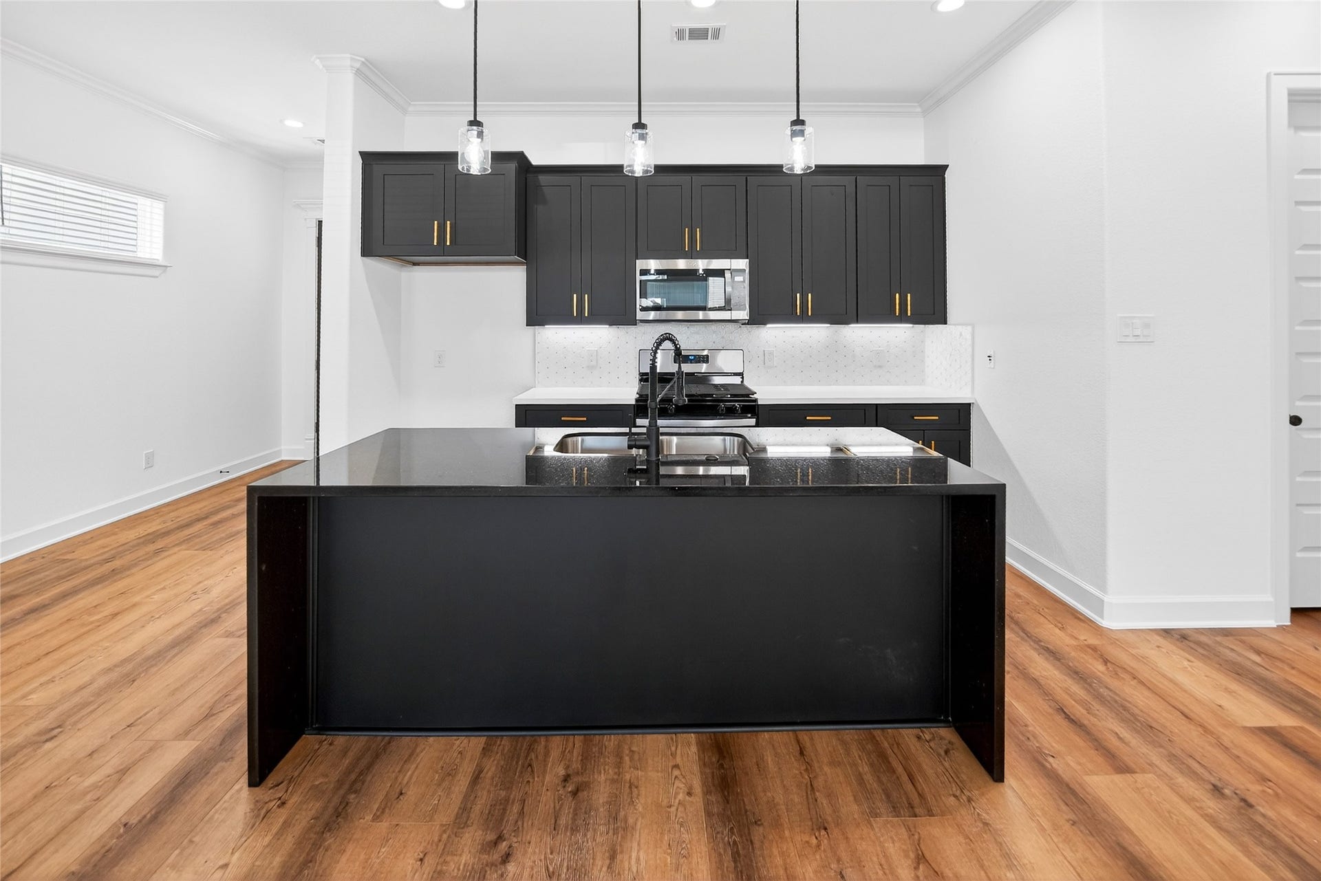 5004 Yesenia Palm Street, Houston, TX 77021 5004 Yesenia Palm Street, Houston, TX 77021
