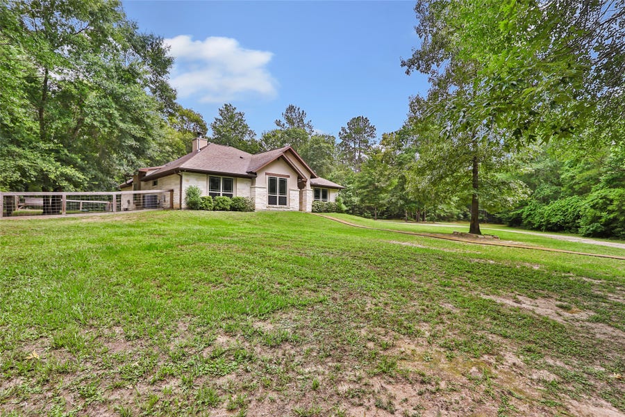 Property photo for 2126 Bambi Court, Cleveland, TX