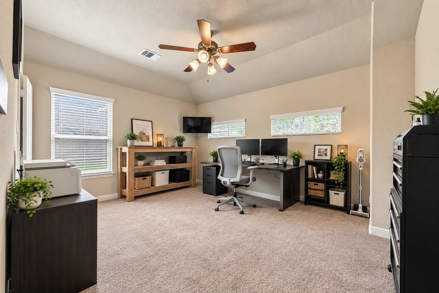 And another bright and spacious secondary bedroom!