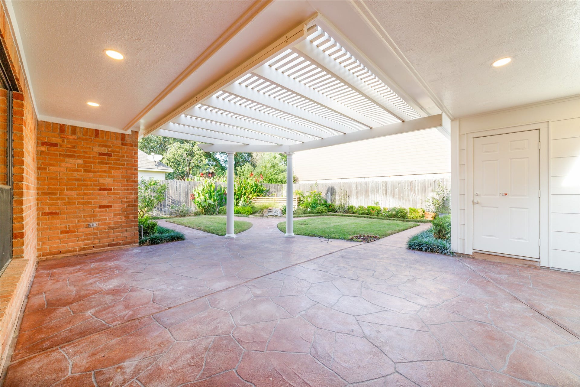 2006 Woodland Drive, Richmond, TX 77406