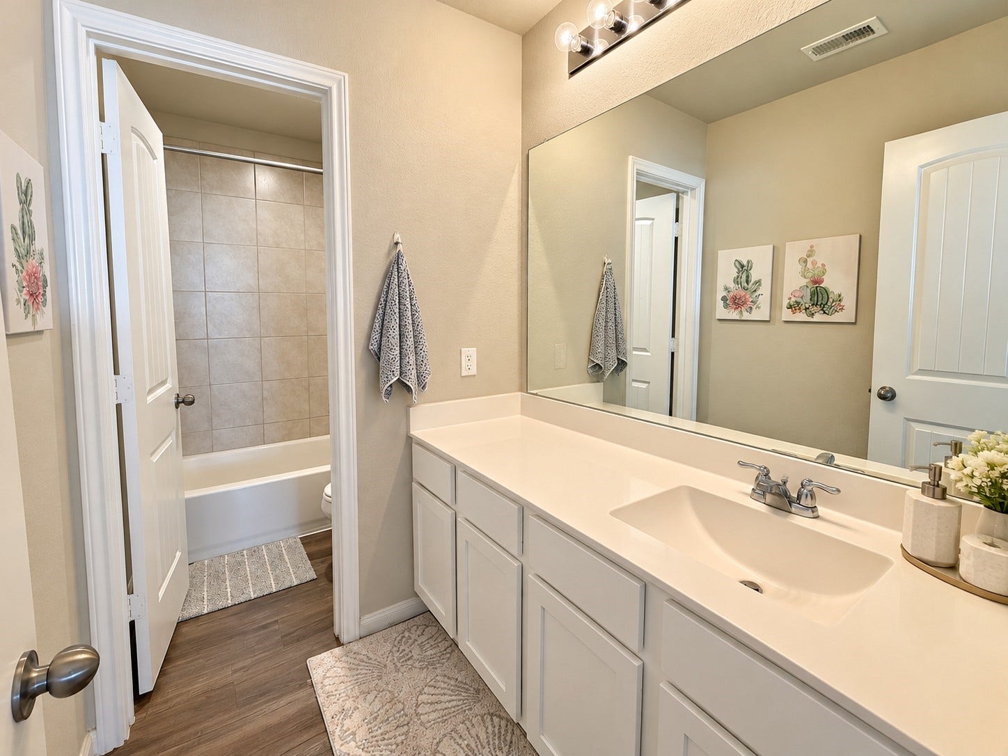 2927 Orchid Ranch Drive, Katy, TX 77494 Secondary bathroom upstairs
