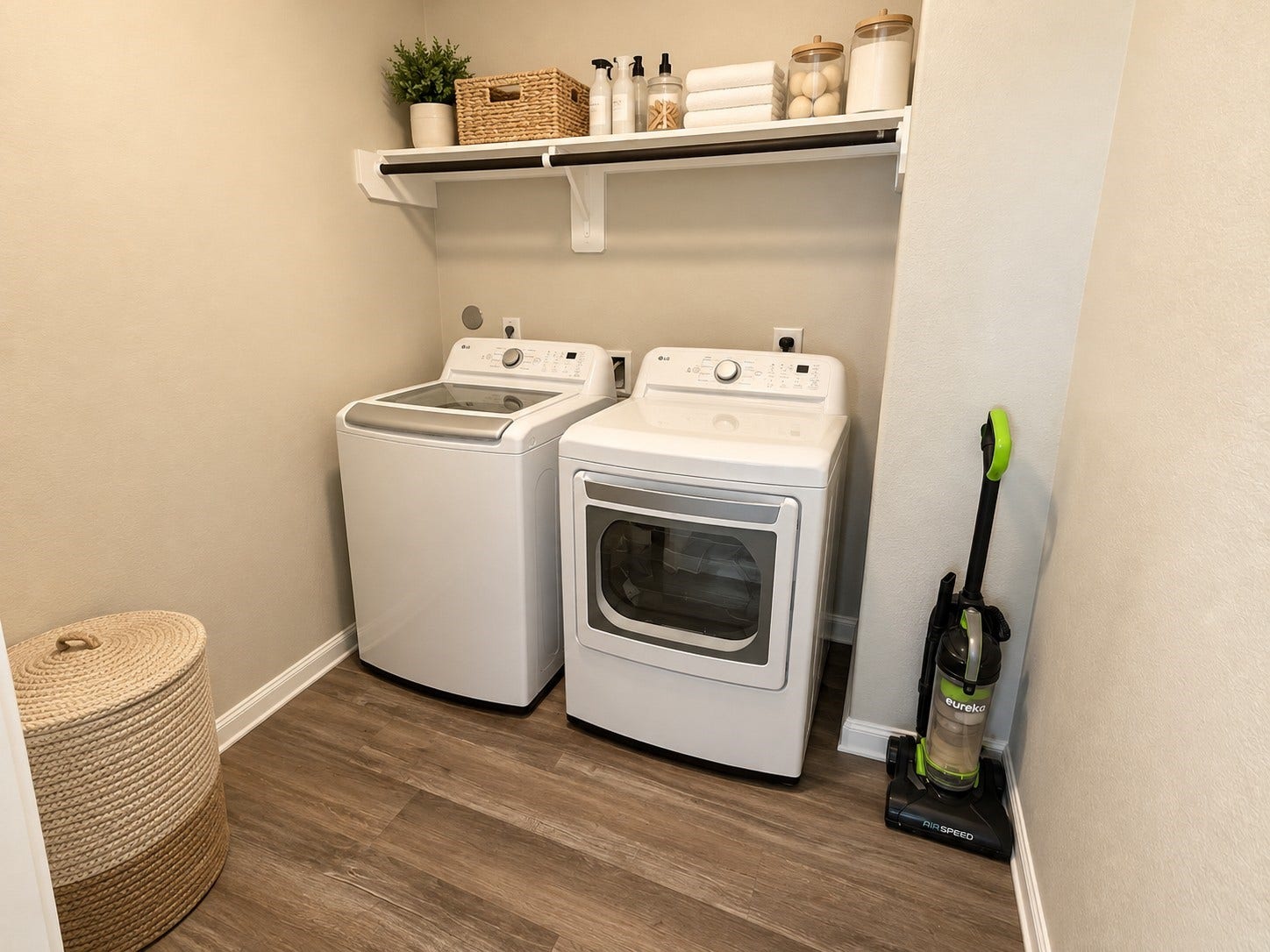 2927 Orchid Ranch Drive, Katy, TX 77494 Laundry room upstairs