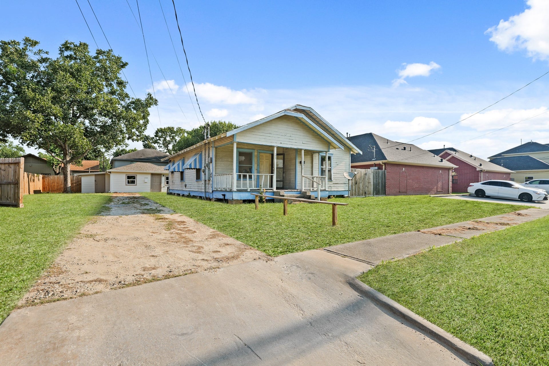 1909 1/2 4th Street, Galena Park, TX 77547 Garage apartment in the back. Not the front home.