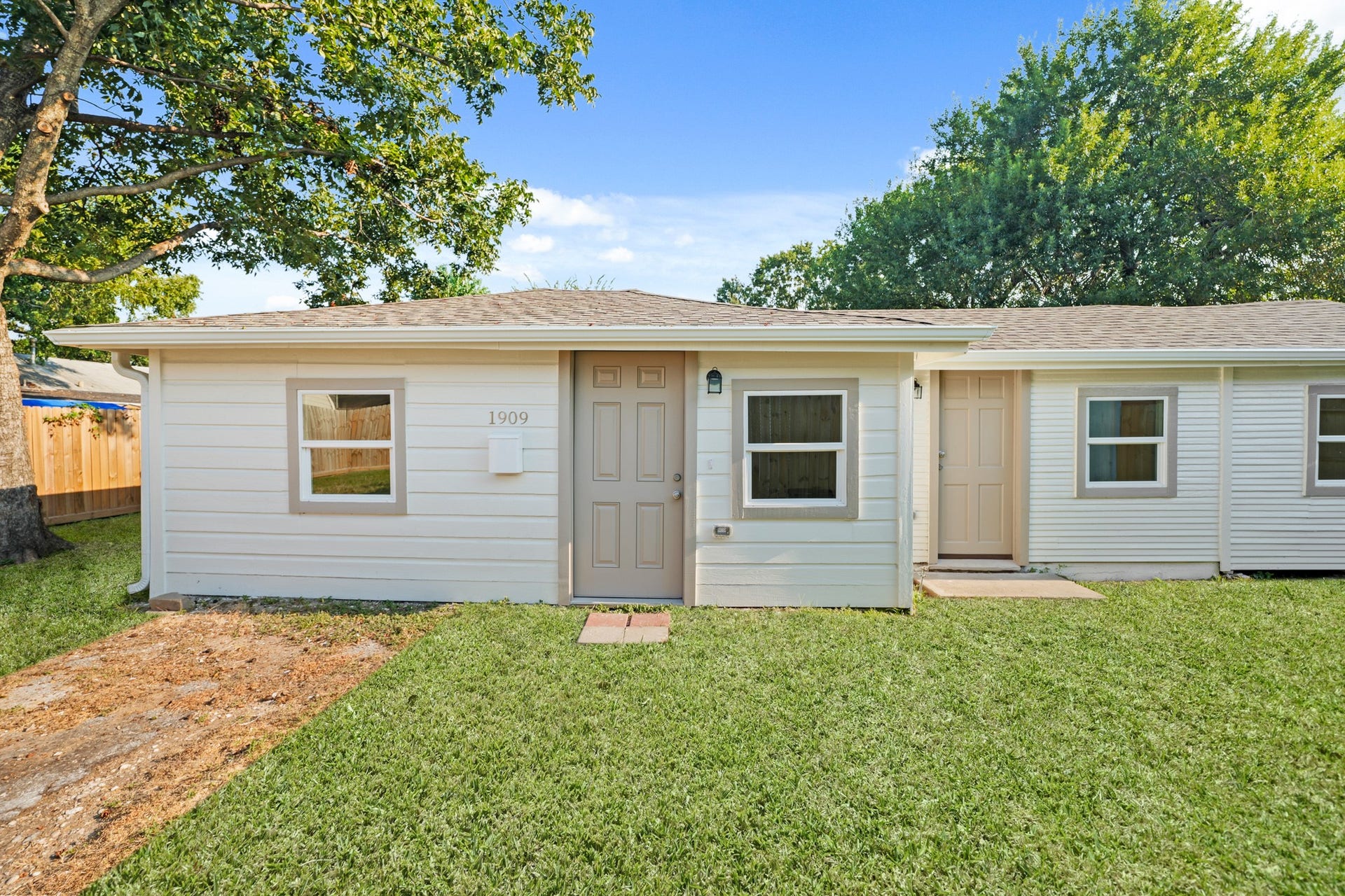 1909 1/2 4th Street, Galena Park, TX 77547 Front view. Two front doors. Door bell available.