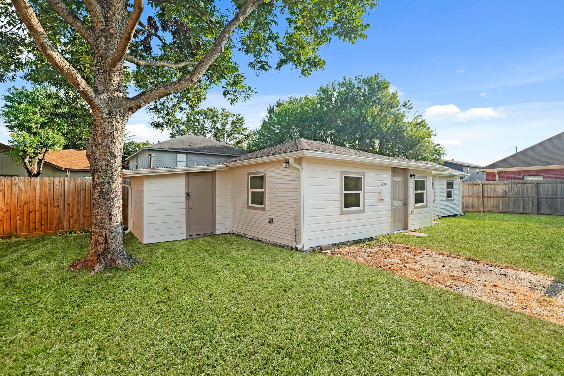 1909 1/2 4th Street, Galena Park, TX 77547 Please Note photos from older listing.