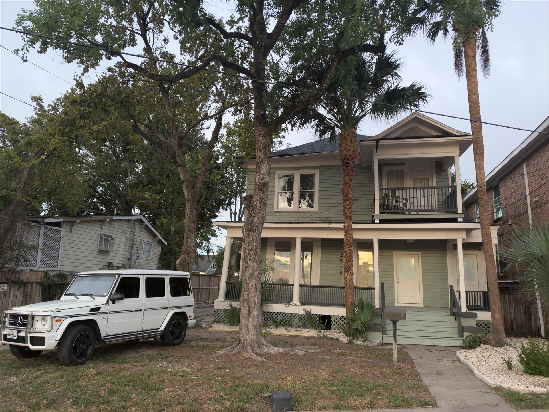 2518 Grant Street, Houston, TX 77006 2518 Grant Street, Houston, TX 77006