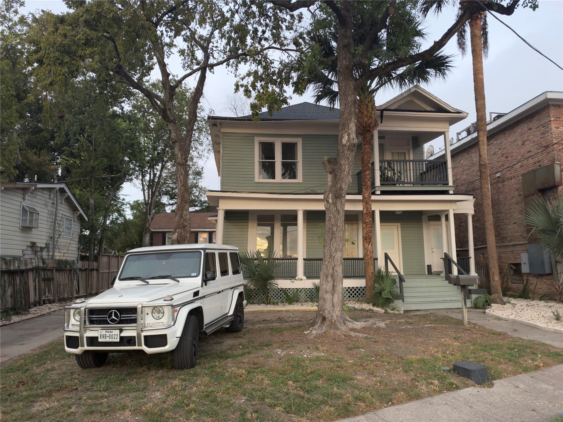 2518 Grant Street, Houston, TX 77006 2518 Grant Street, Houston, TX 77006