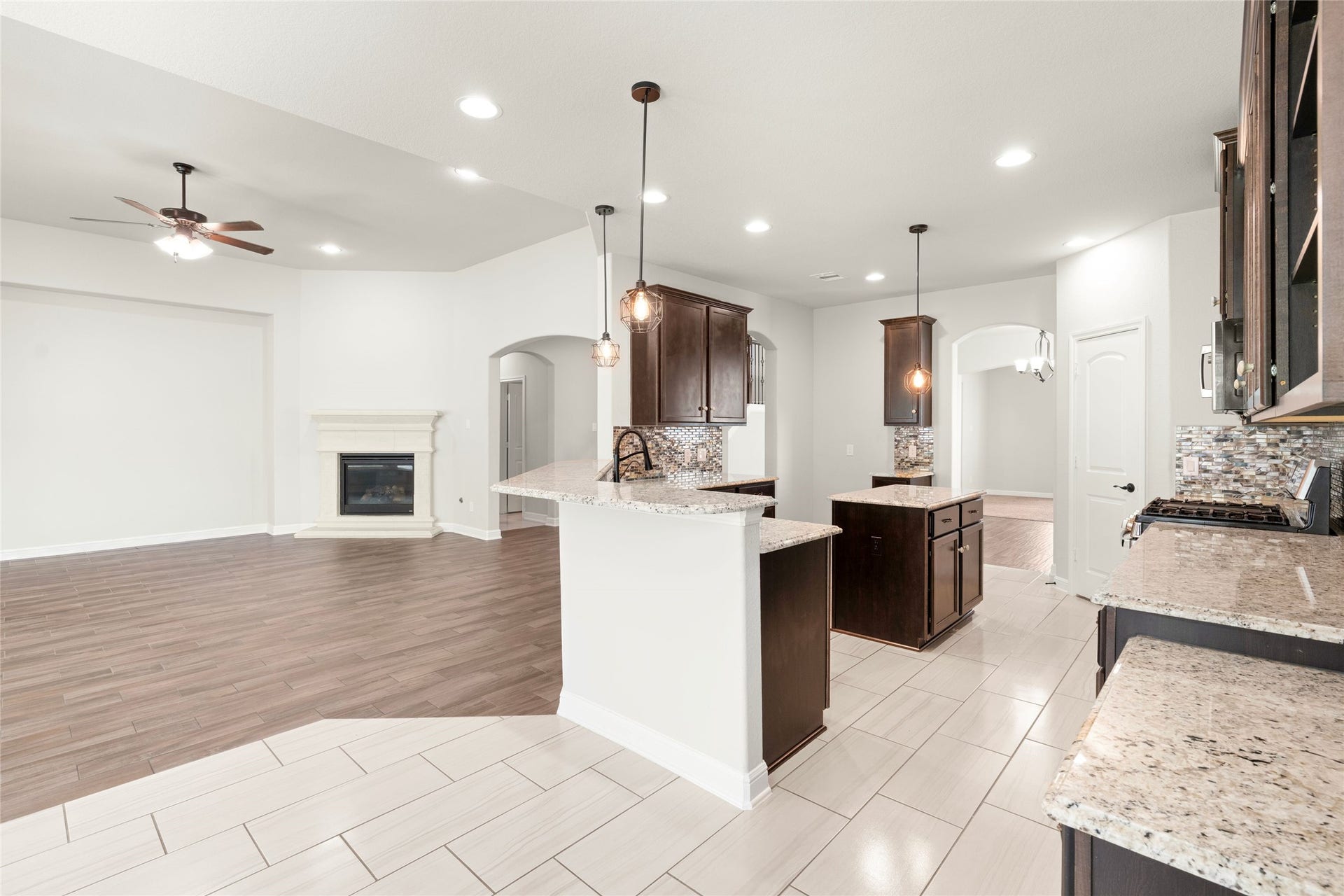3015 Dawn Light Drive, Rosenberg, TX 77471 Chef's kitchen with abundant cabinetry