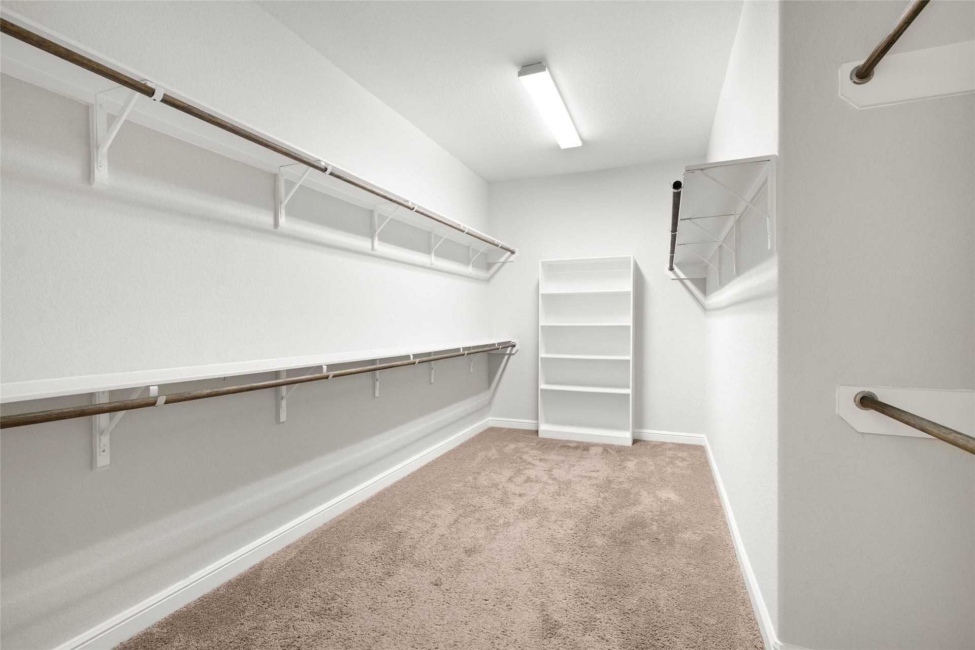 3015 Dawn Light Drive, Rosenberg, TX 77471 Oversized walk-in closet