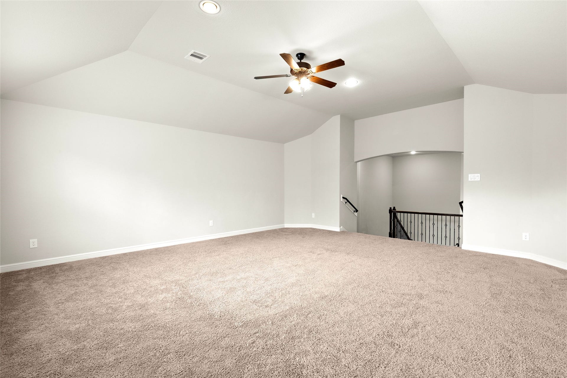 3015 Dawn Light Drive, Rosenberg, TX 77471 Versatile secondary bedroom