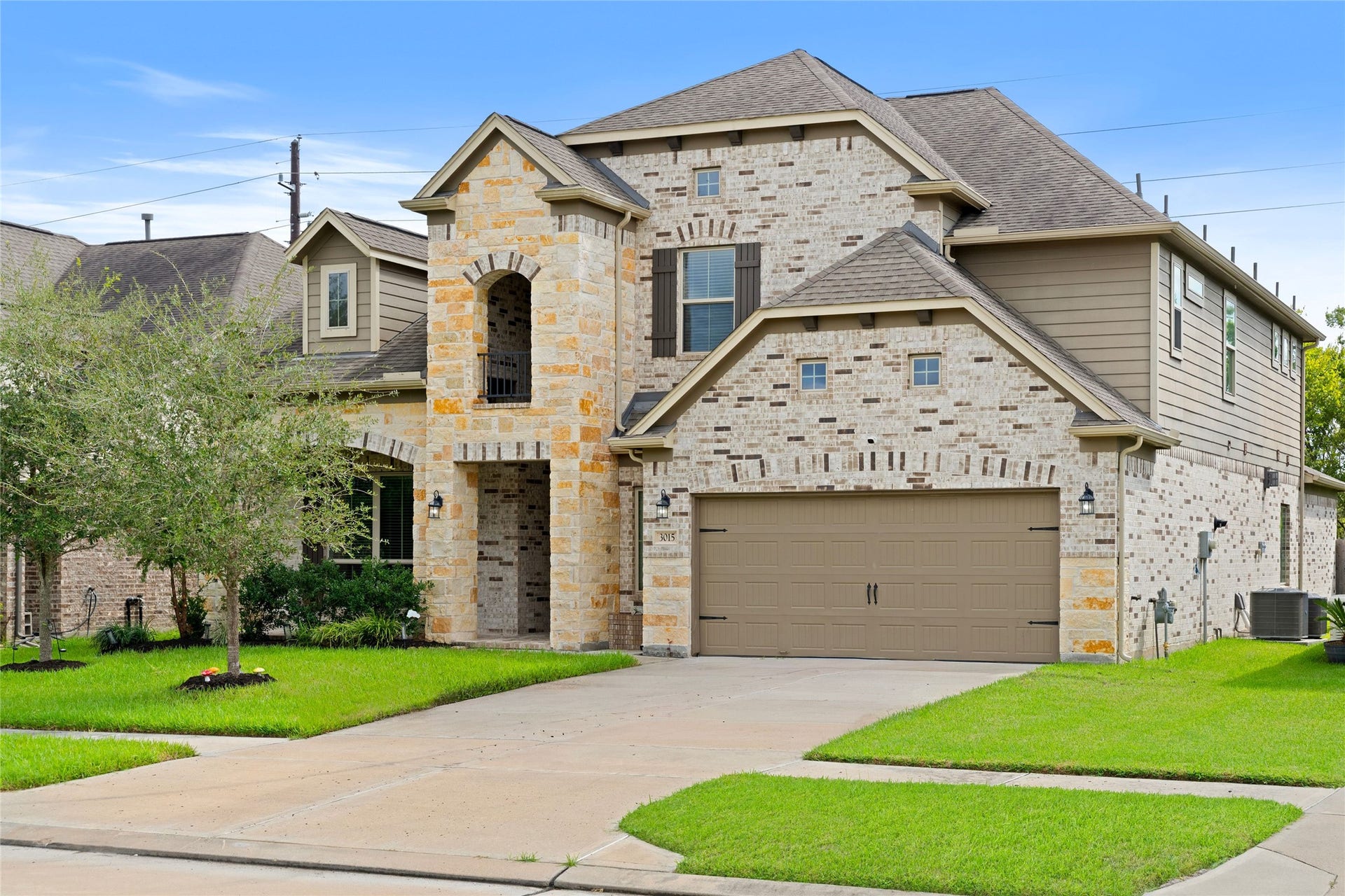 3015 Dawn Light Drive, Rosenberg, TX 77471 Welcoming front elevation
