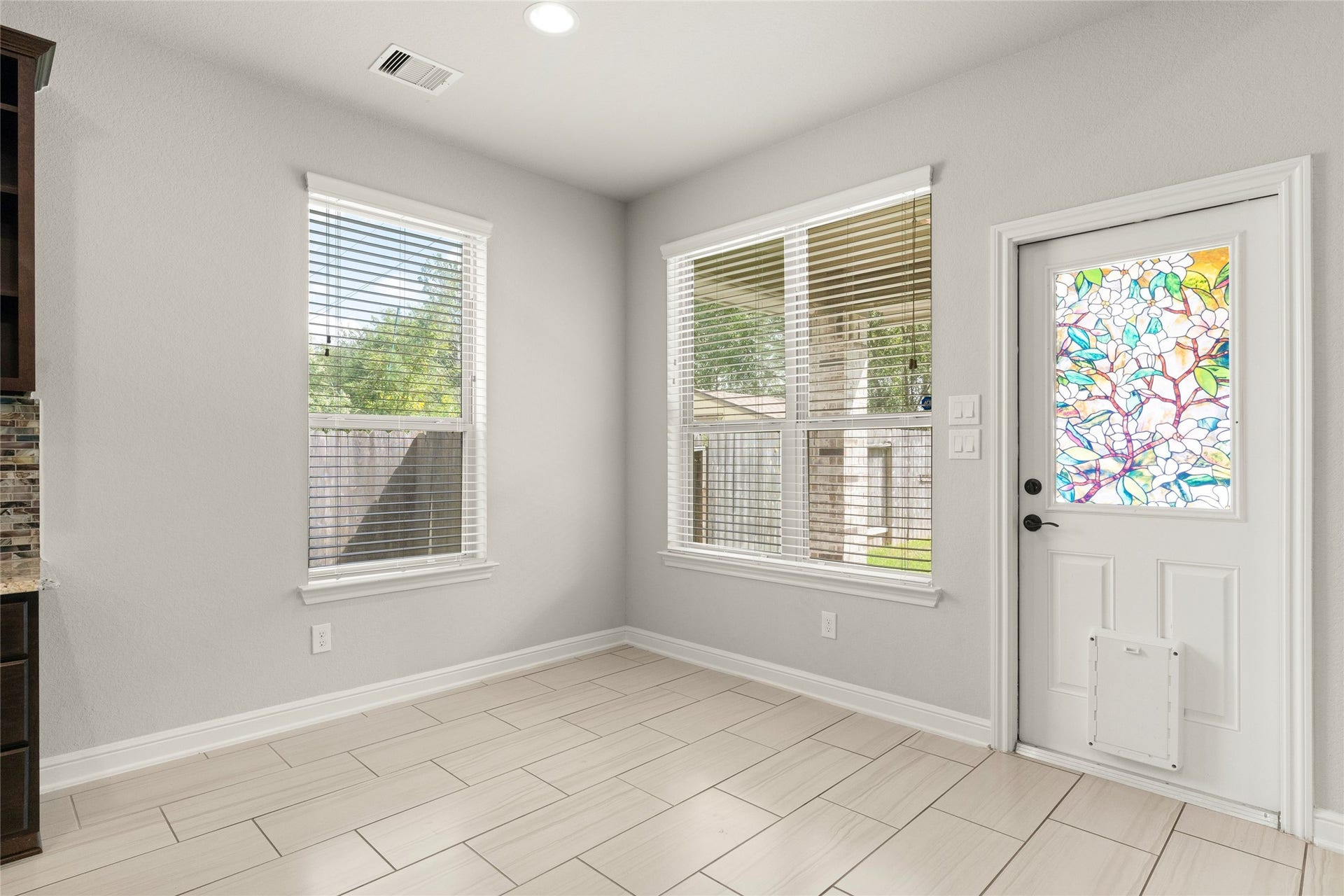 3015 Dawn Light Drive, Rosenberg, TX 77471 Breakfast with backyard-door access