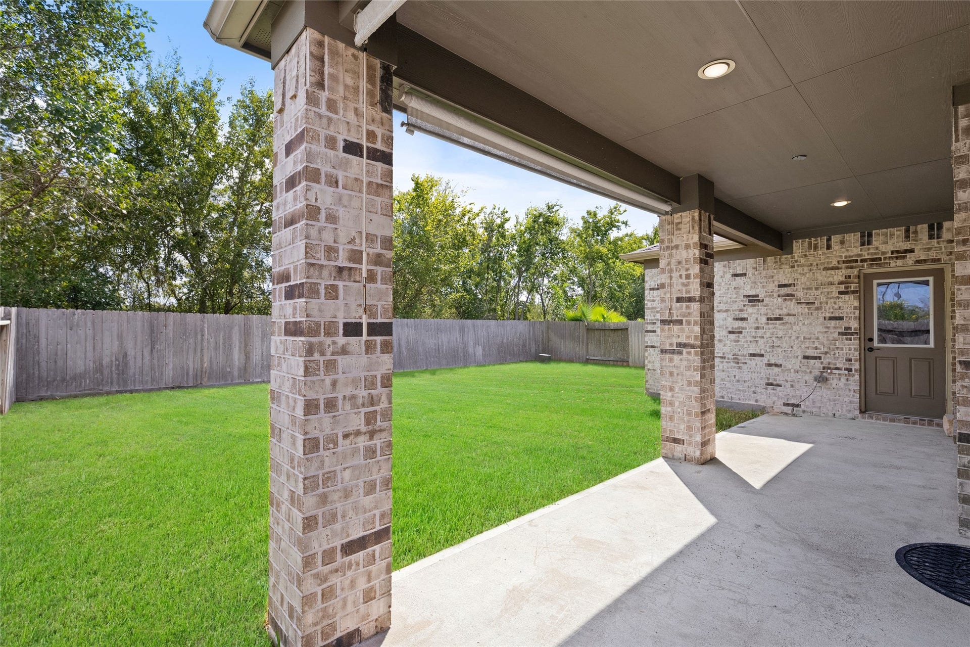 3015 Dawn Light Drive, Rosenberg, TX 77471 Covered patio overlooking the backyard
