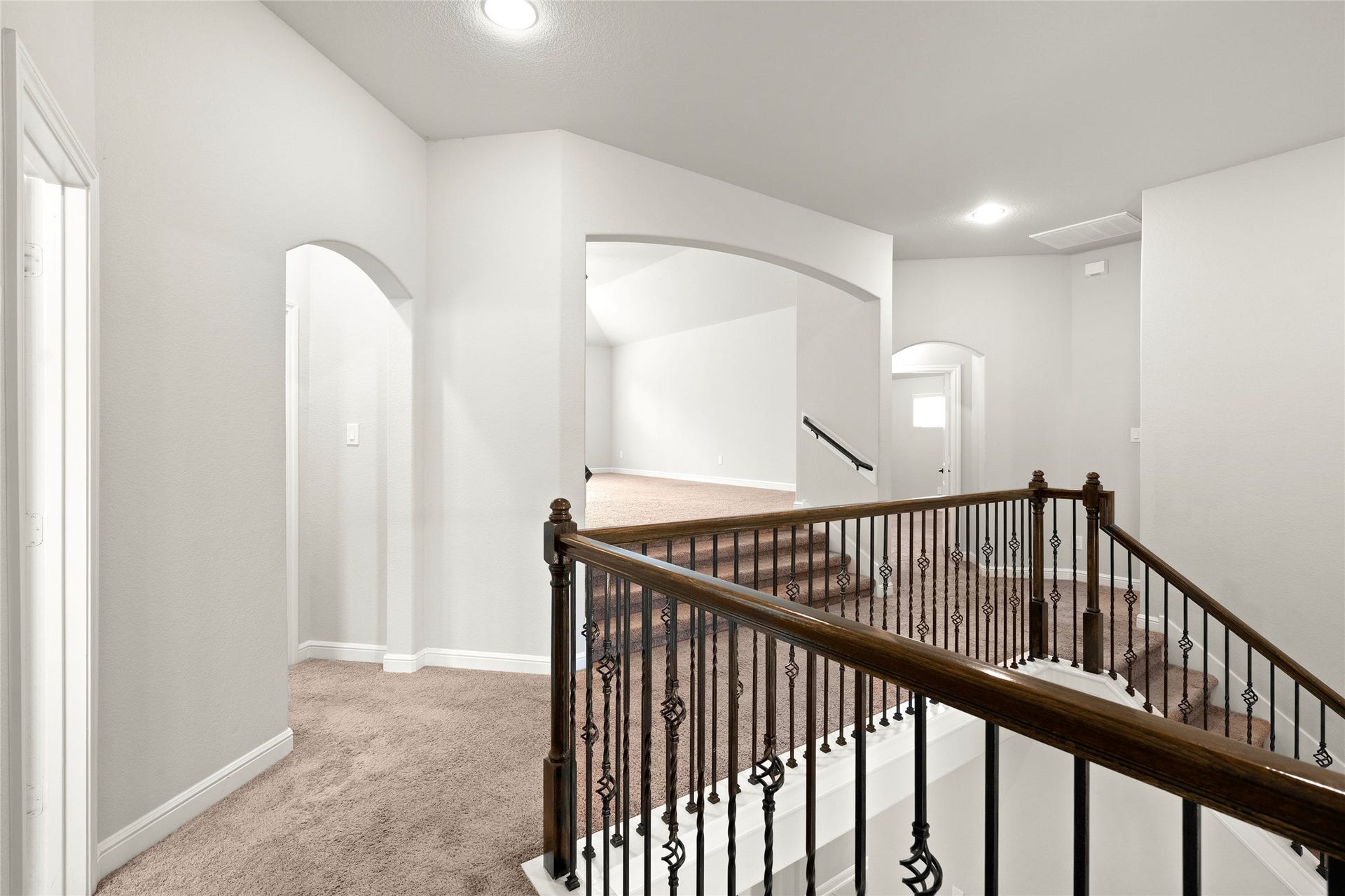 3015 Dawn Light Drive, Rosenberg, TX 77471 Open and airy upstairs landing