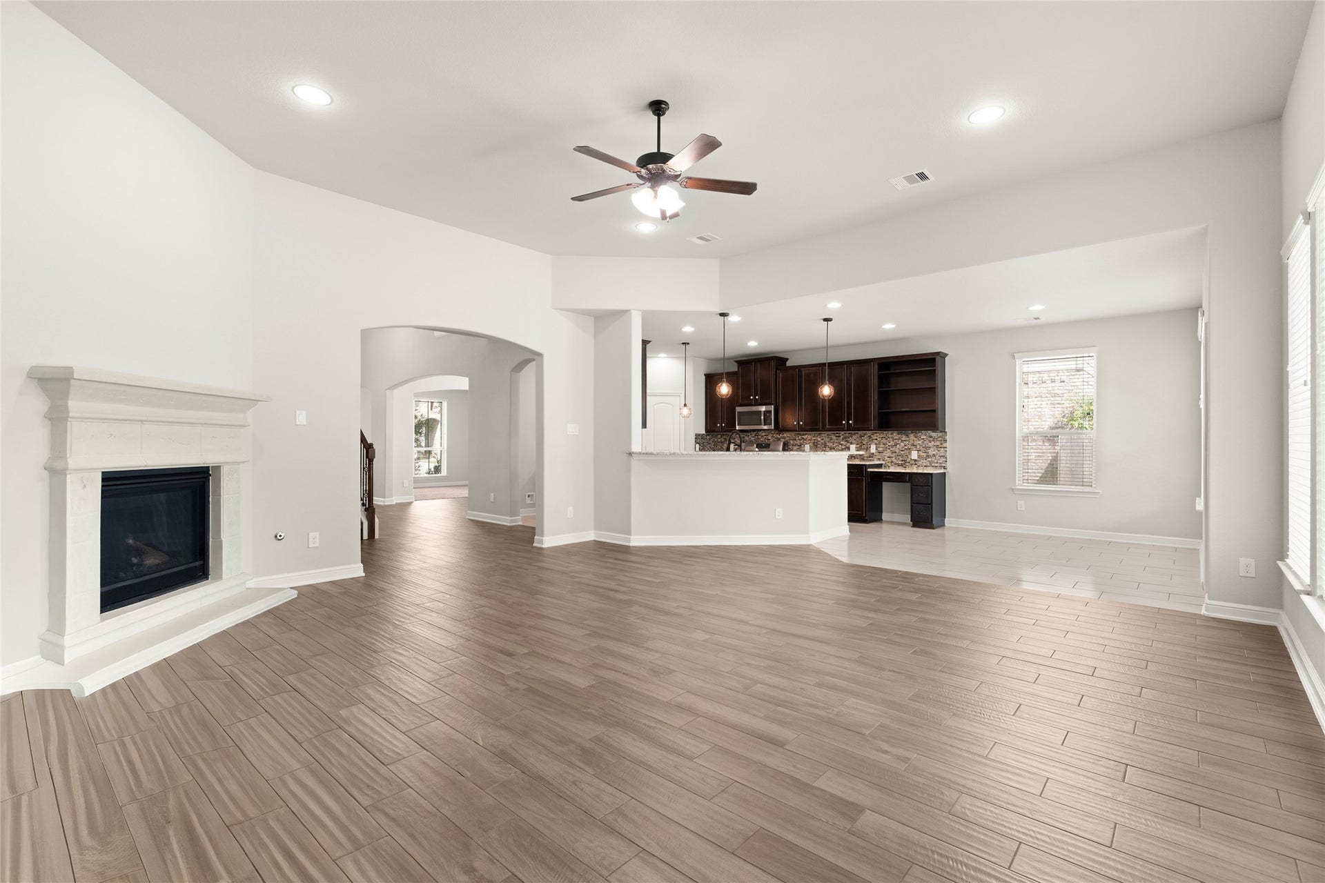 3015 Dawn Light Drive, Rosenberg, TX 77471 Cozy family room with fireplace