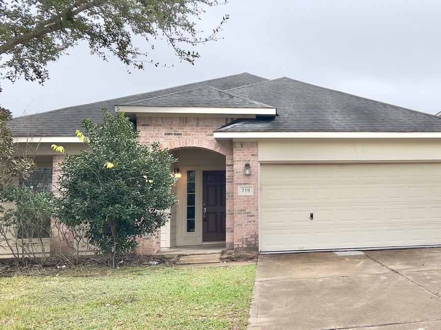 Property photo for 719 Pickett Hill Lane, Rosenberg, TX