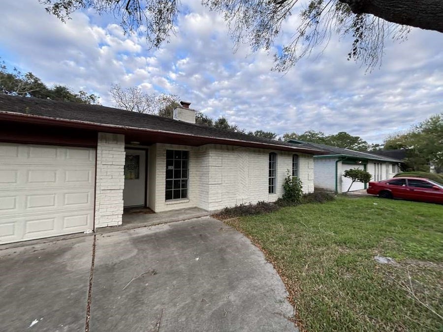 Property photo for 16631 Blackhawk Boulevard, Friendswood, TX