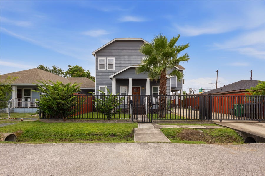 Property photo for 704 Vincent Street, Houston, TX