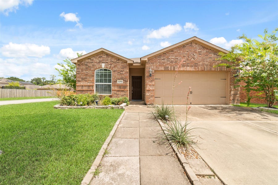 Property photo for 12054 Fairquarter Lane, Pinehurst, TX
