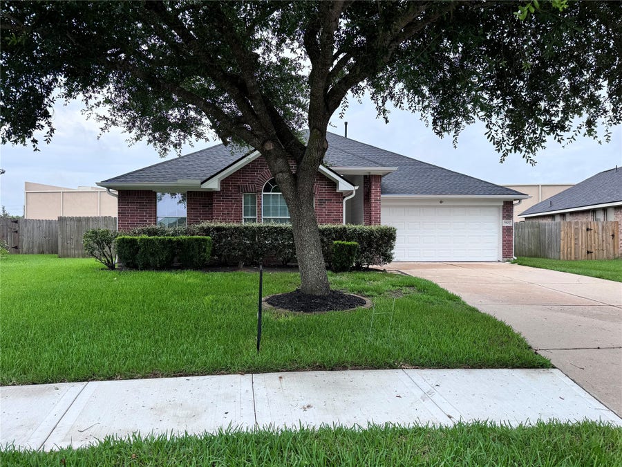 Property photo for 7502 Quiet Trace Lane, Pearland, TX