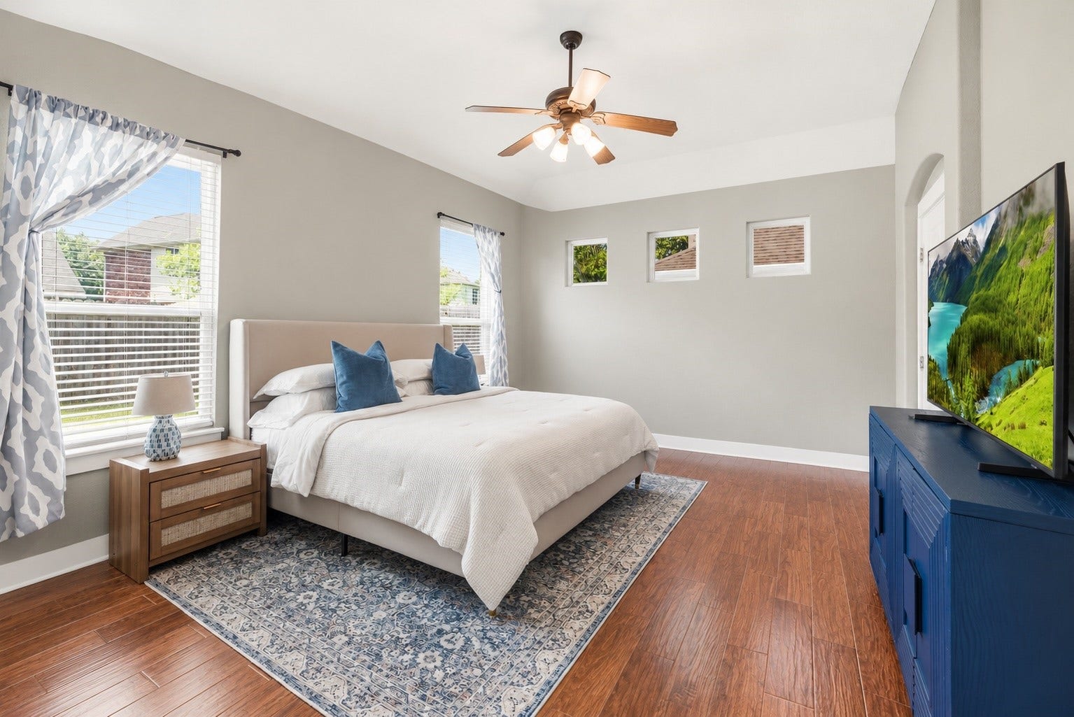 20918 Field Manor Lane, Katy, TX 77450 Retreat to the spacious primary suite filled with natural light and beautiful flooring.