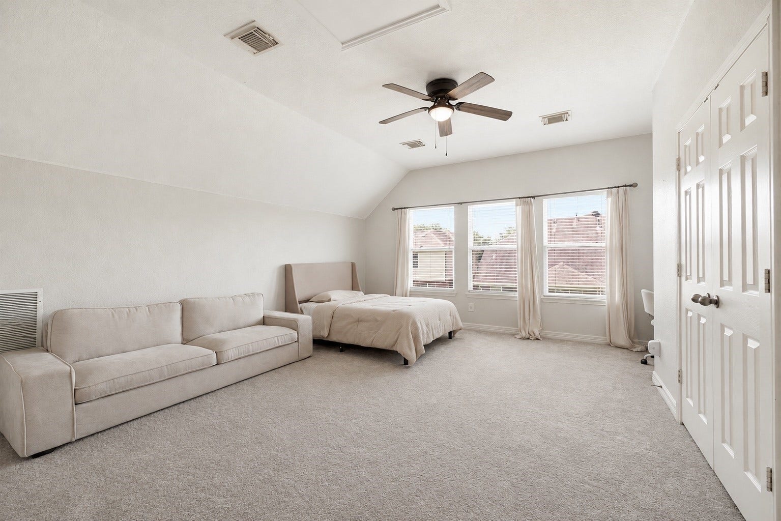 20918 Field Manor Lane, Katy, TX 77450 This spacious and bright bedroom is on the second floor and has an en-suite bathroom.