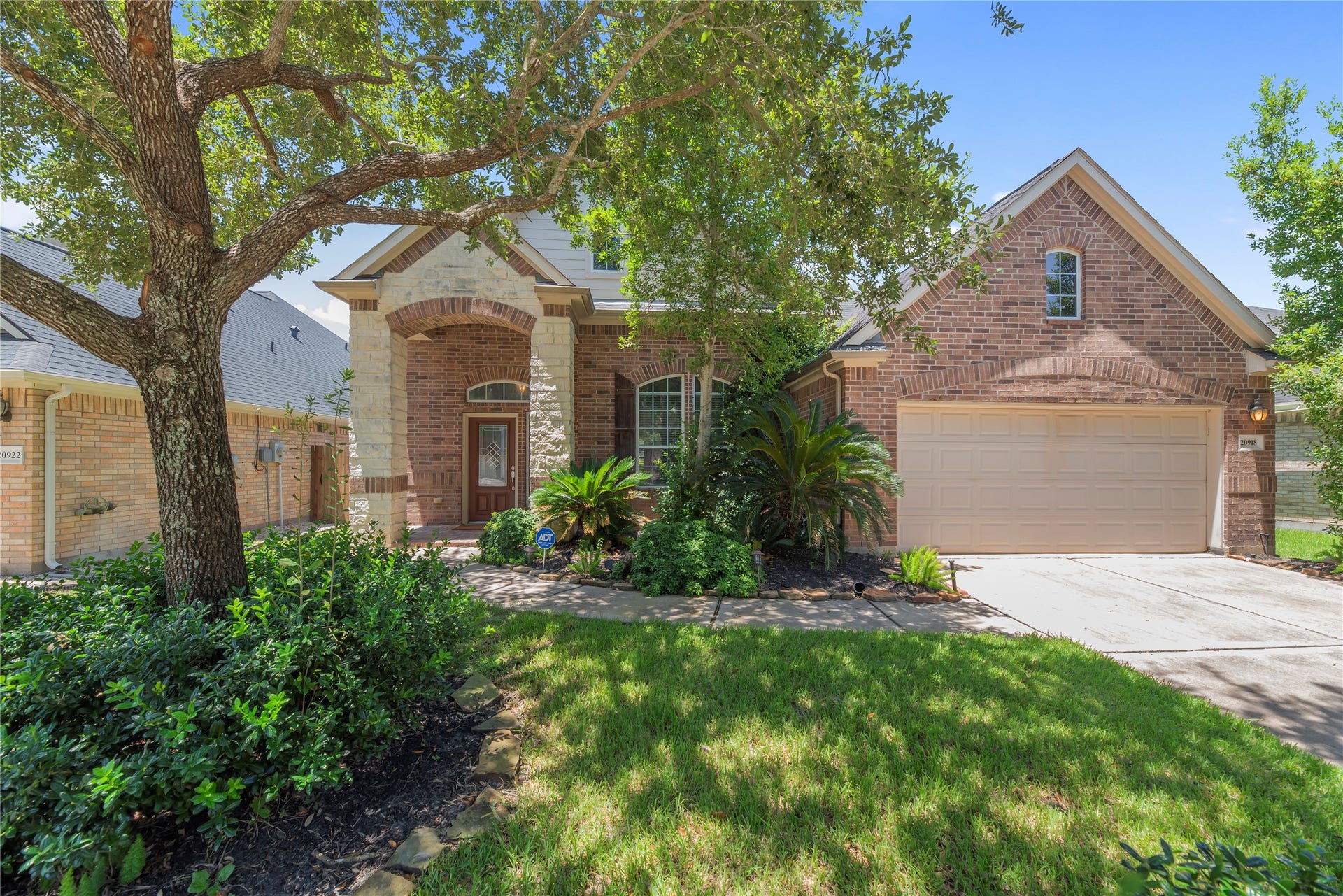 20918 Field Manor Lane, Katy, TX 77450 Welcome home to luxury living in Grand lakes where comfort and lifestyle come together.