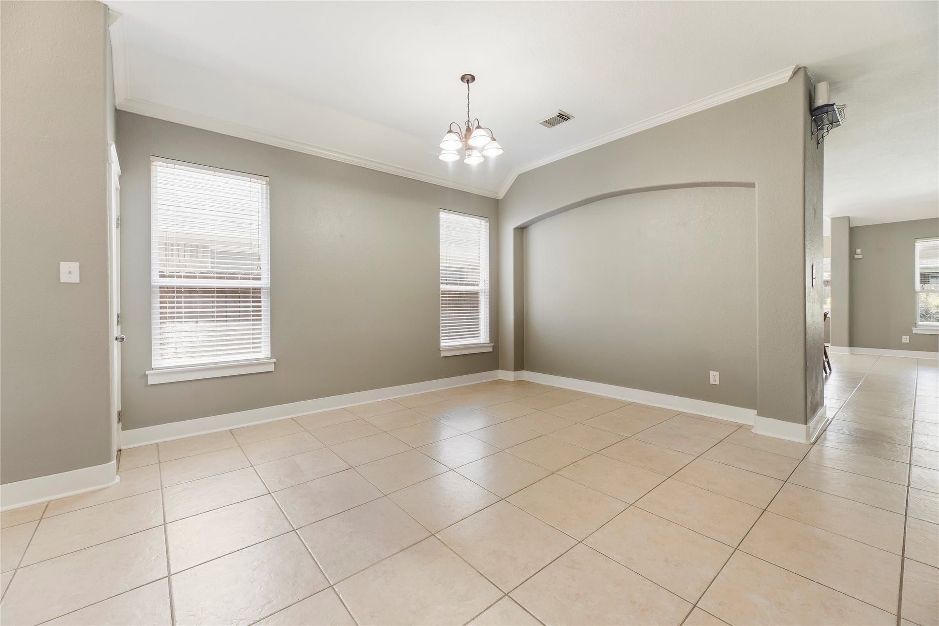 20918 Field Manor Lane, Katy, TX 77450 The spacious forma dining room is perfect for hosting memorable dinners.