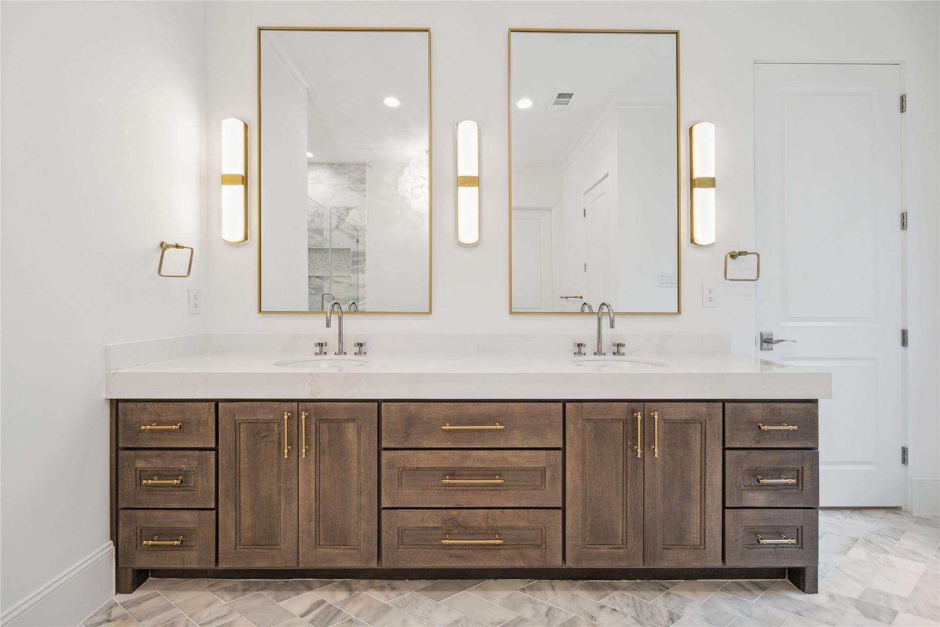 7 Wentworth Gate Path, Houston, TX 77027 7 Wentworth Gate Path, Houston, TX 77027