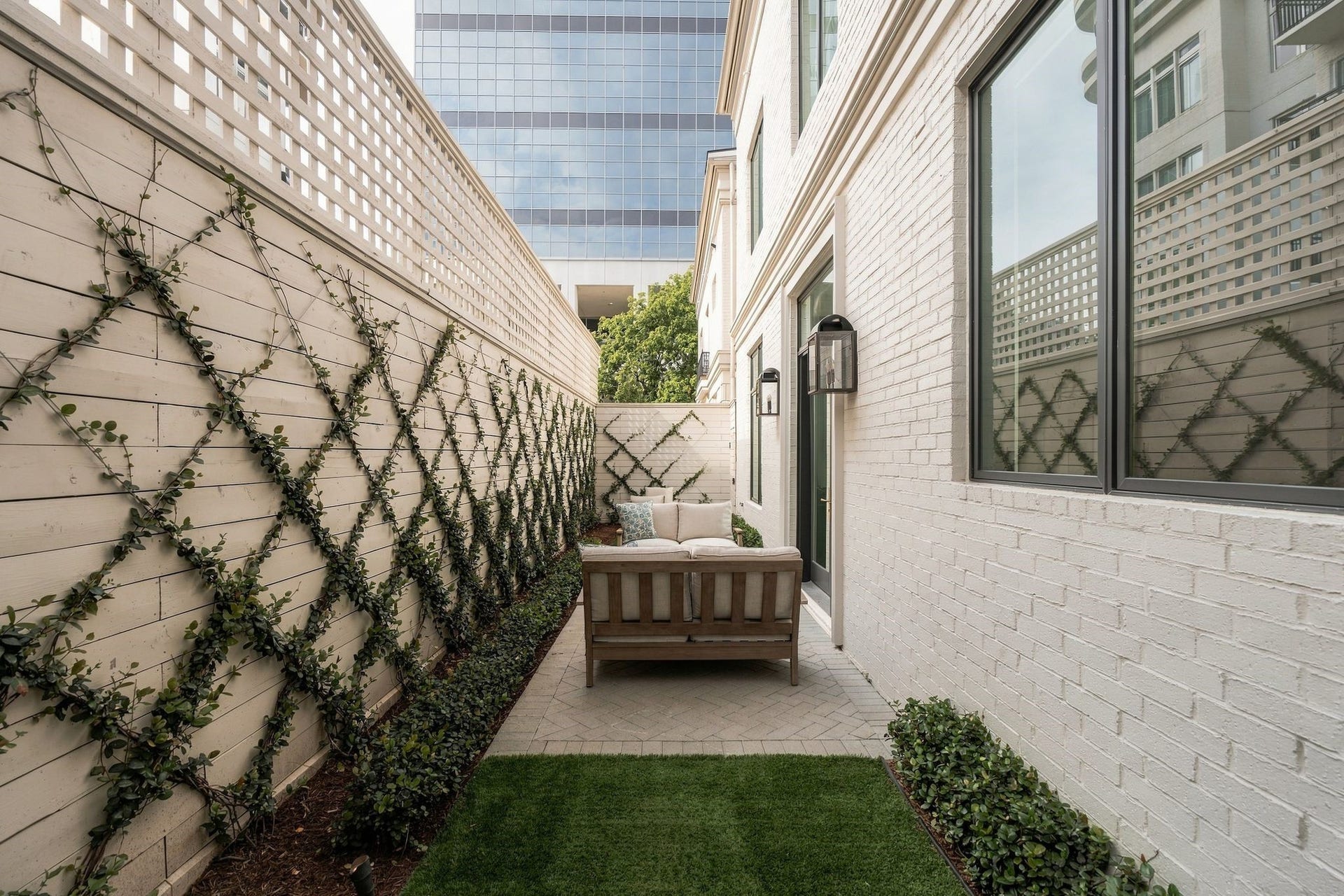 7 Wentworth Gate Path, Houston, TX 77027 7 Wentworth Gate Path, Houston, TX 77027