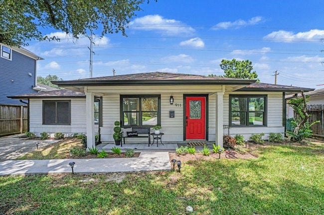 Property photo for 911 Wynnwood Lane, Houston, TX