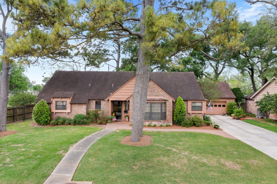 Property photo for 3014 Inwood Drive, Dickinson, TX