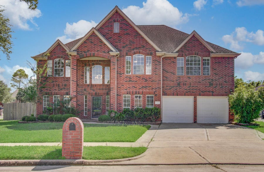 Property photo for 1402 Pine Knot Court, Pearland, TX