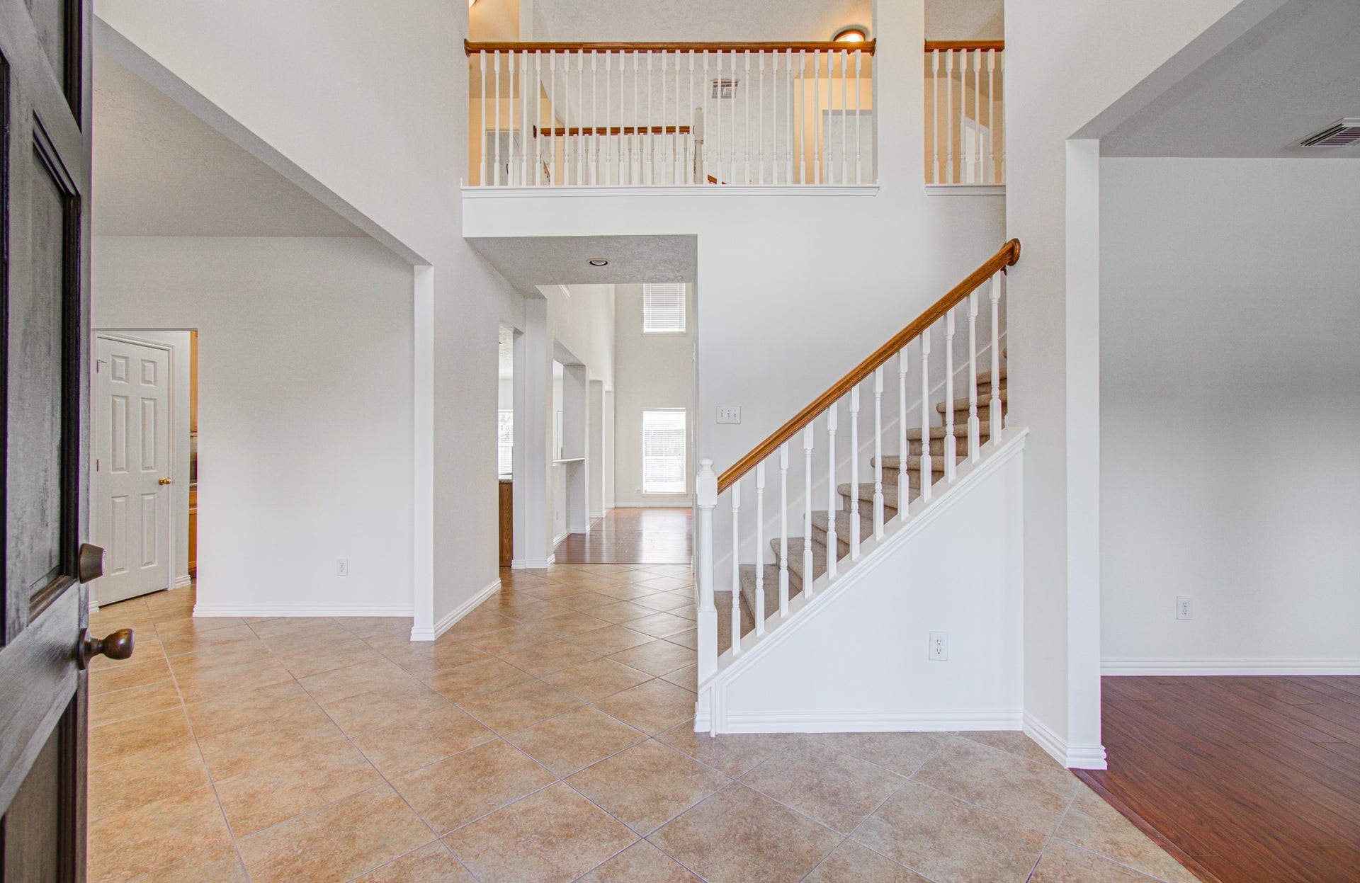 1402 Pine Knot Court, Pearland, TX 77581 Step inside a bright and open main entrance that sets an inviting tone for the entire home.