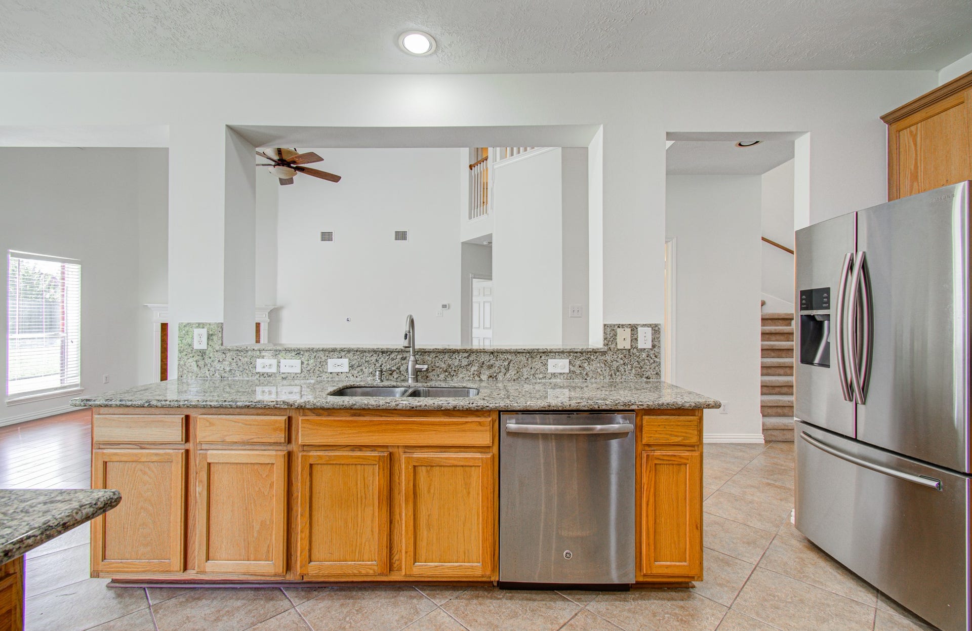 1402 Pine Knot Court, Pearland, TX 77581 Open concept kitchen overlooking the family room.