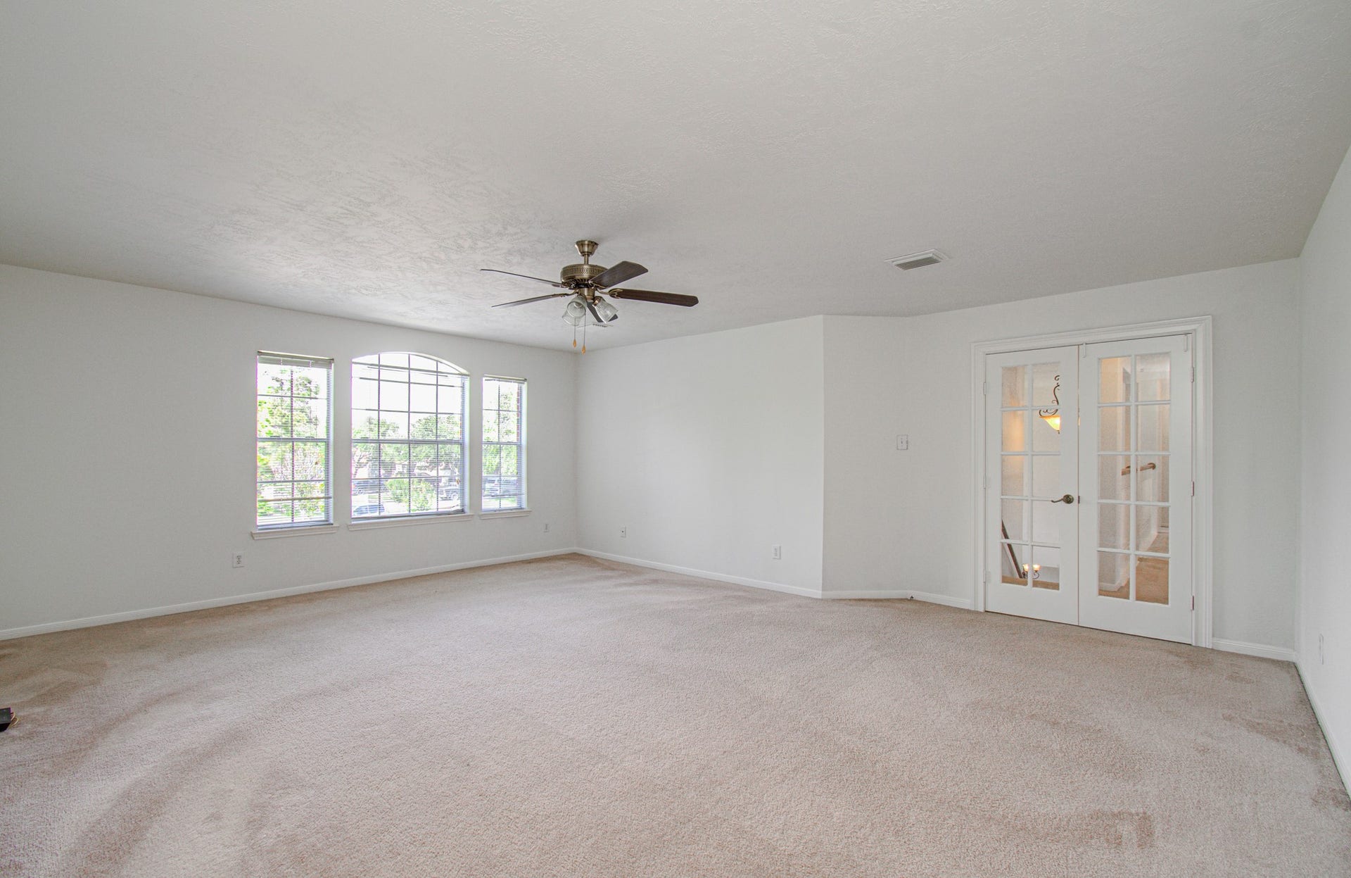 1402 Pine Knot Court, Pearland, TX 77581 Bedroom #2 upstairs. This oversized room has French doors and can be used as a game room.